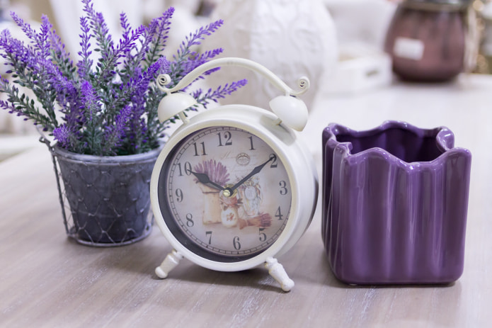 Accessories in lavender colors Accessories in lavender colors