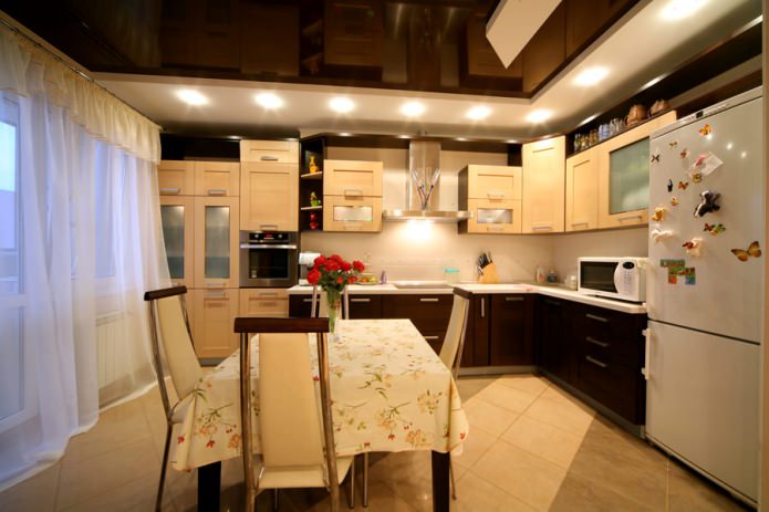 Stretch ceiling design in the kitchen