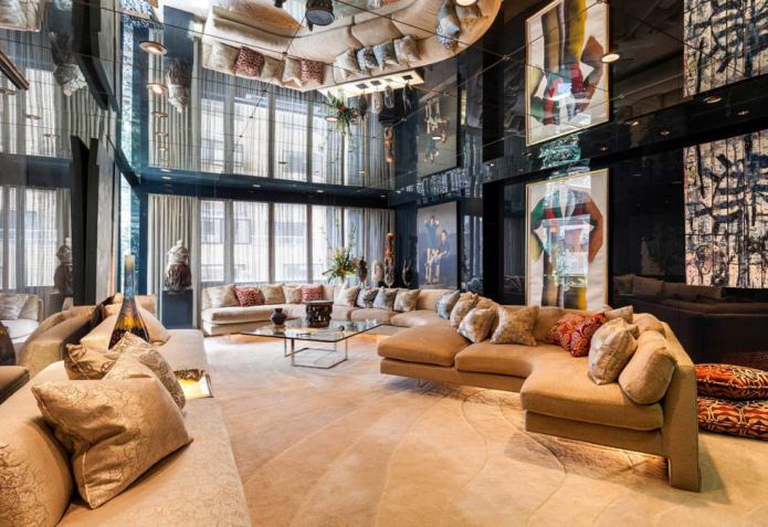 Mirror tiles in the interior of the living room