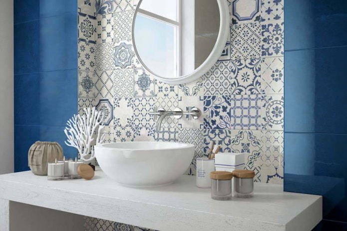 Patchwork tiles in the bathroom