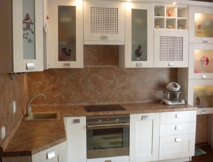 Plastic apron design