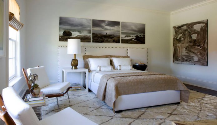 Modular picture in the interior of the bedroom