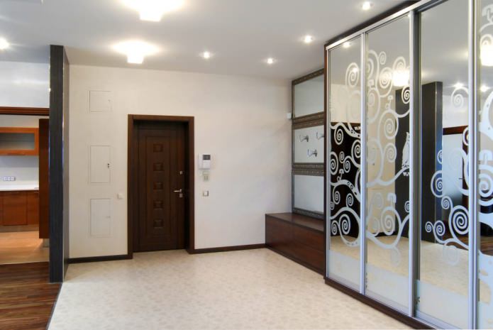 Sliding wardrobe facades with sandblasting