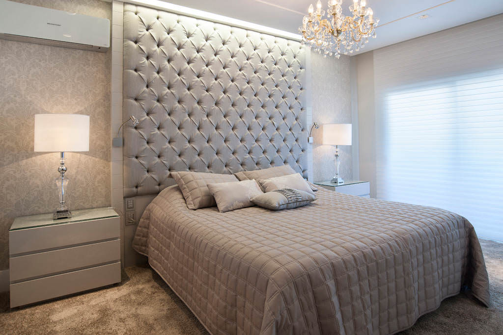 bedroom design with gray wallpaper
