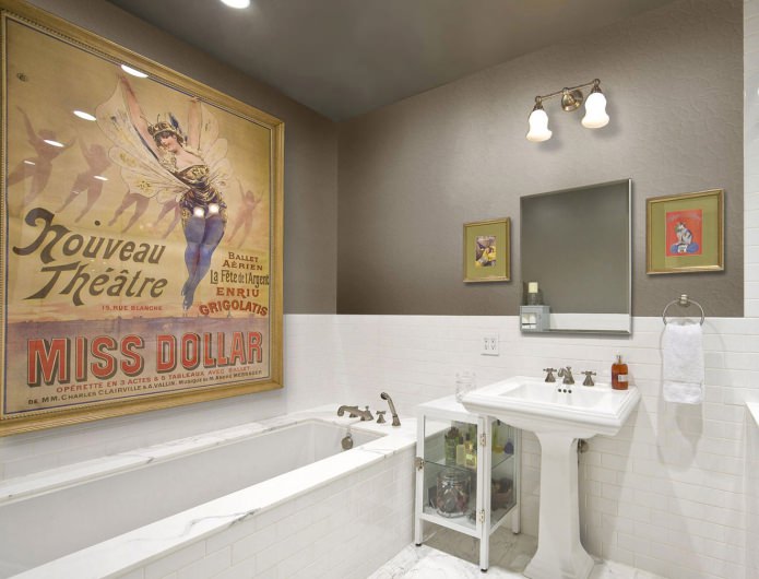 glass wallpaper in the bathroom