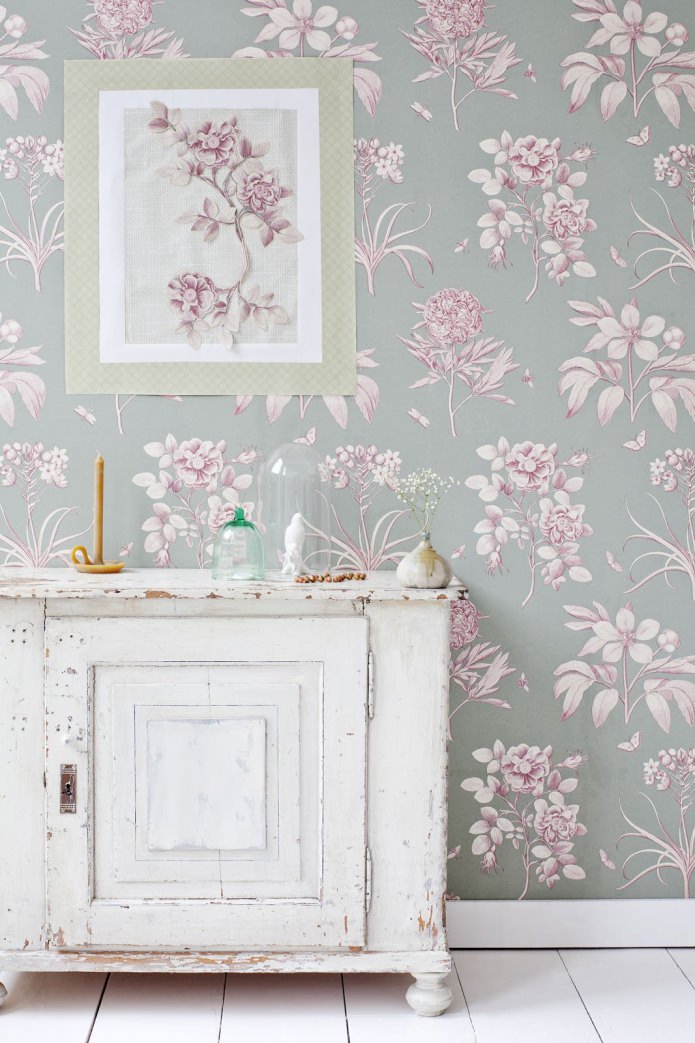 Gray-pink wallpaper with flowers Gray-pink wallpaper with flowers