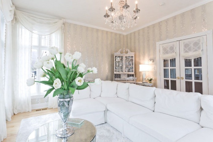 Shiny stripes on the wallpaper in the living room Shiny stripes on the wallpaper in the living room