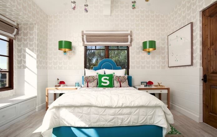 beige wallpaper with a pattern in the bedroom