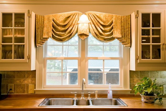 Curtains for the kitchen with folds Curtains for the kitchen with folds