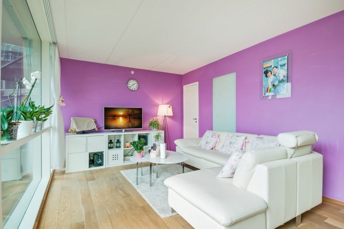 White with purple in the interior of the living room White with purple in the interior of the living room