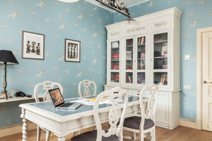 The image of birds on the wallpaper The image of birds on the wallpaper