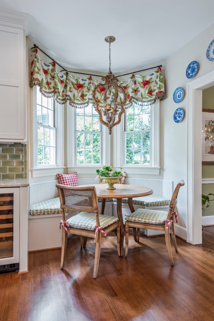 short curtains on the bay window short curtains on the bay window