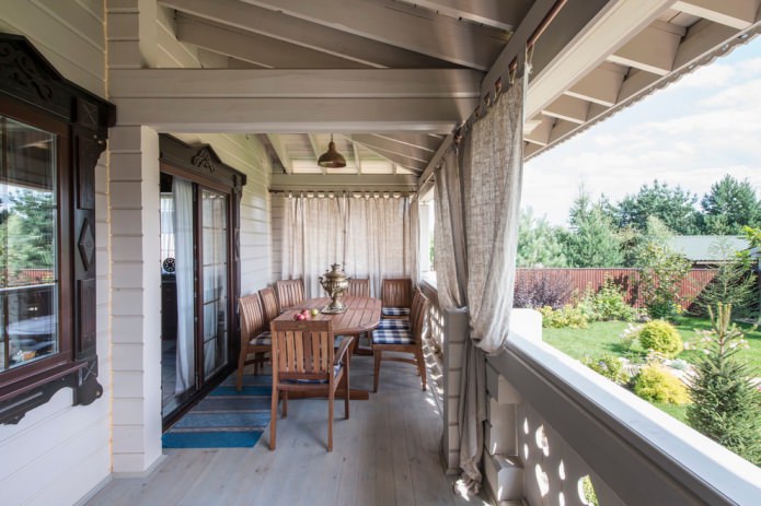 Fabric loops on curtains