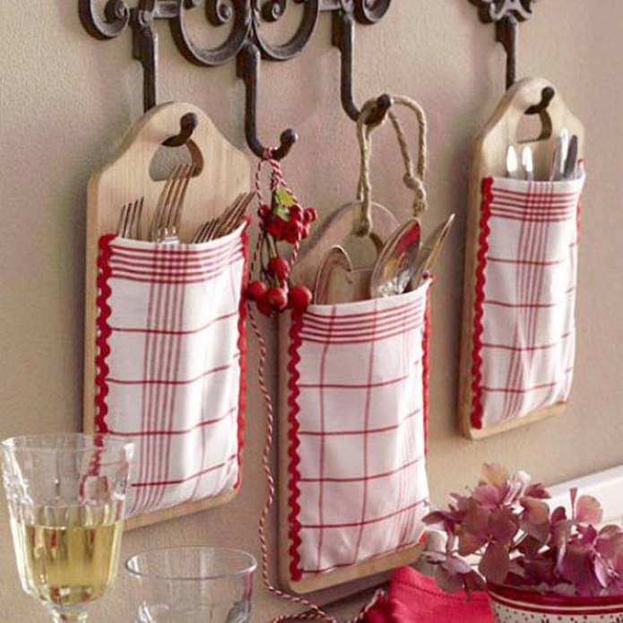 Hanging cutlery organizer