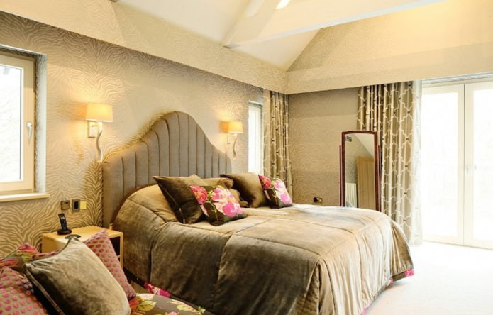 green wallpaper in the bedroom