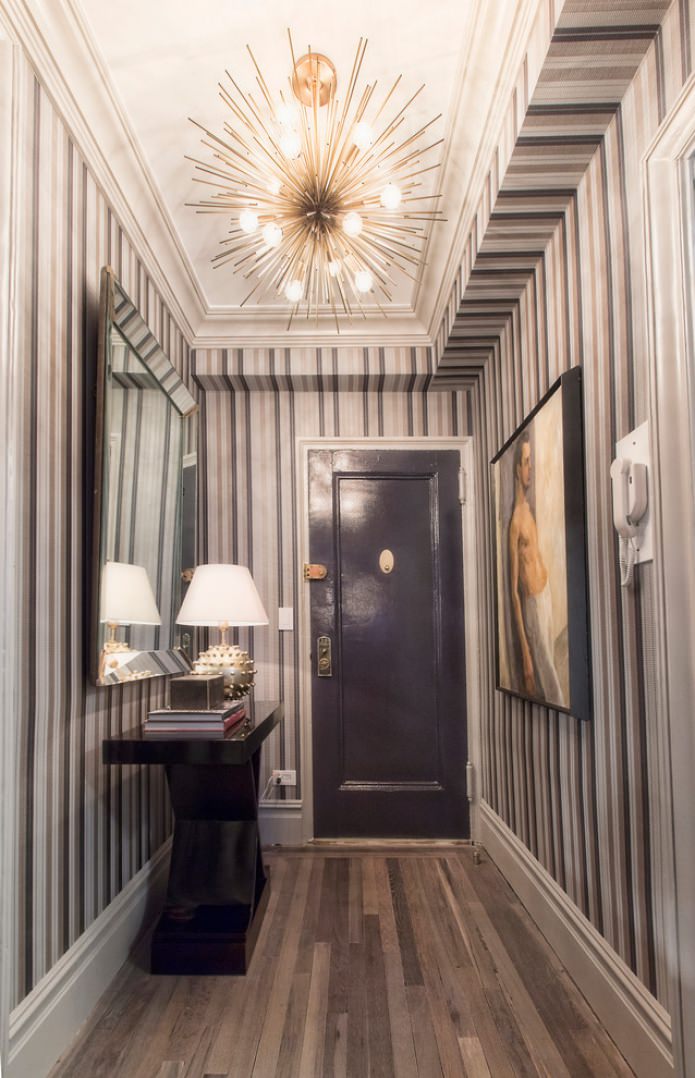 wallpaper striped in the hallway