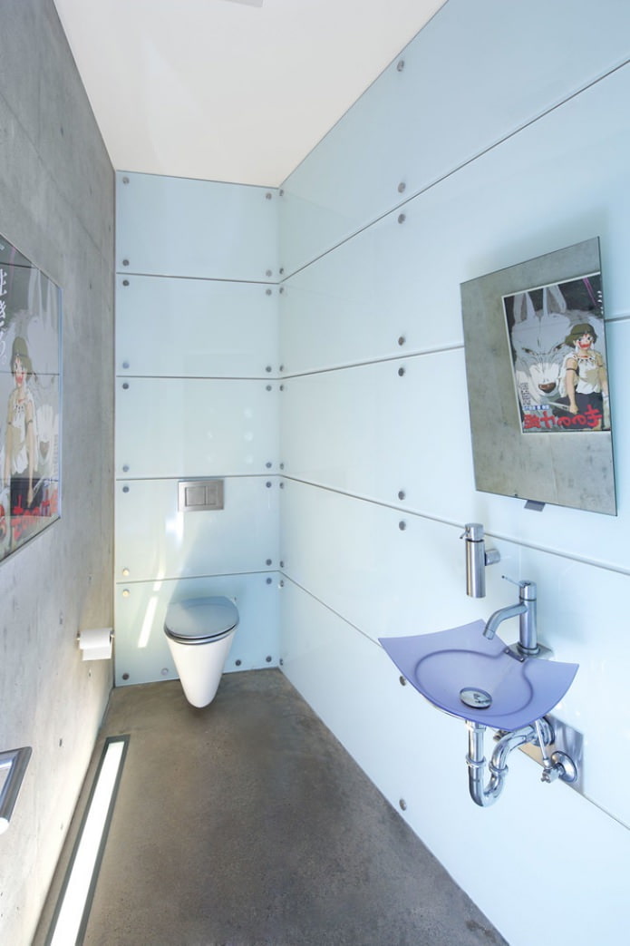 Self-leveling floor in the bathroom