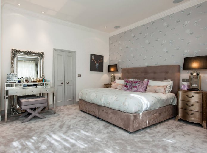 Light gray doors in the bedroom Light gray doors in the bedroom