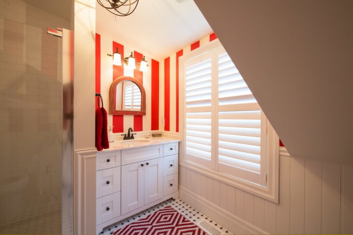 Red stripe on the walls in the bathroom Red stripe on the walls in the bathroom