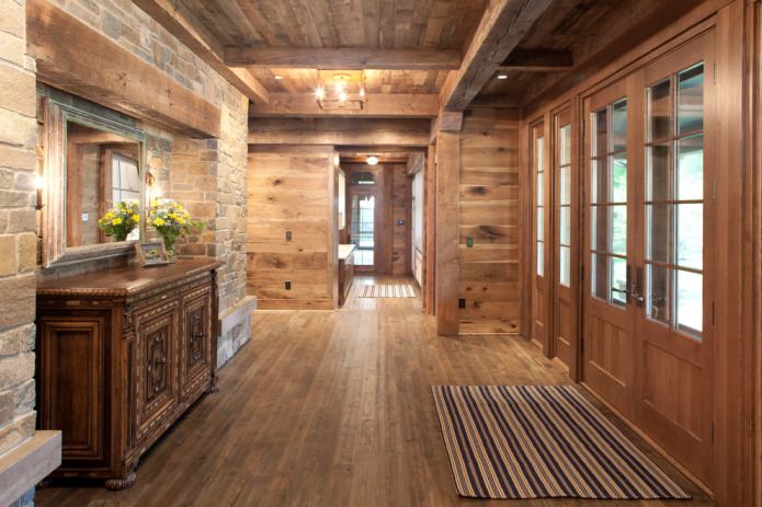 Stone and wood in the interior Stone and wood in the interior