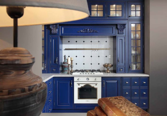 blue fronts of the kitchen set