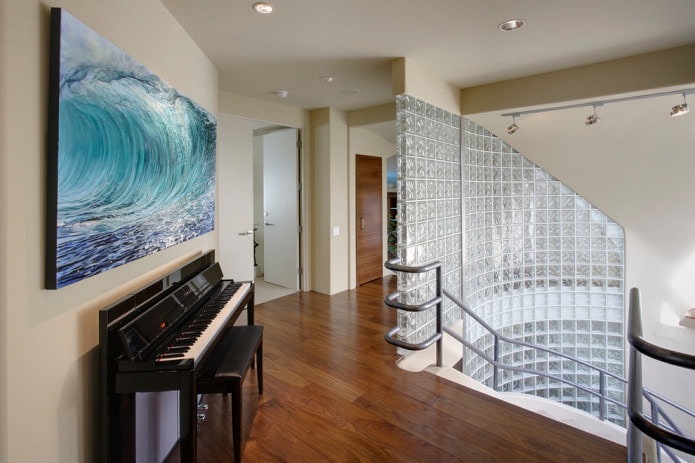 Walls to match the beige ceiling