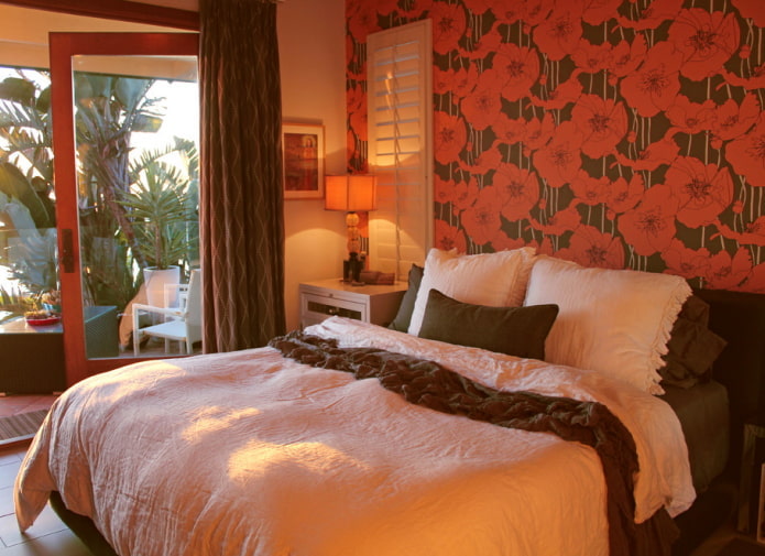 Red-brown wallpaper in the bedroom Red-brown wallpaper in the bedroom