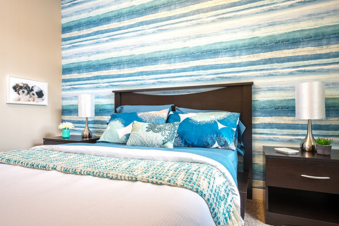 horizontal striped wallpaper