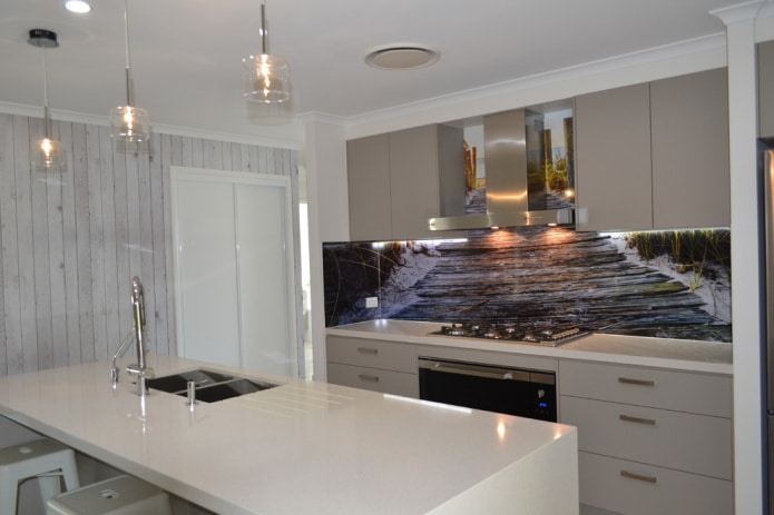 expanding photo wallpaper in the kitchen