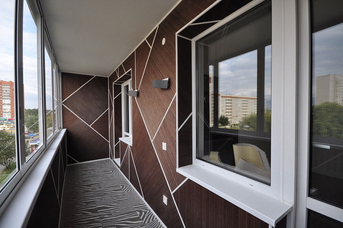 balcony with an unusual way of finishing