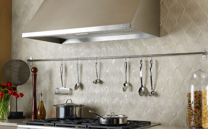 Non-woven wallpaper in the apron area