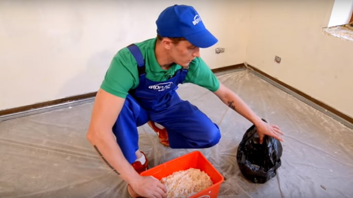 placing ready-made liquid wallpaper in a package