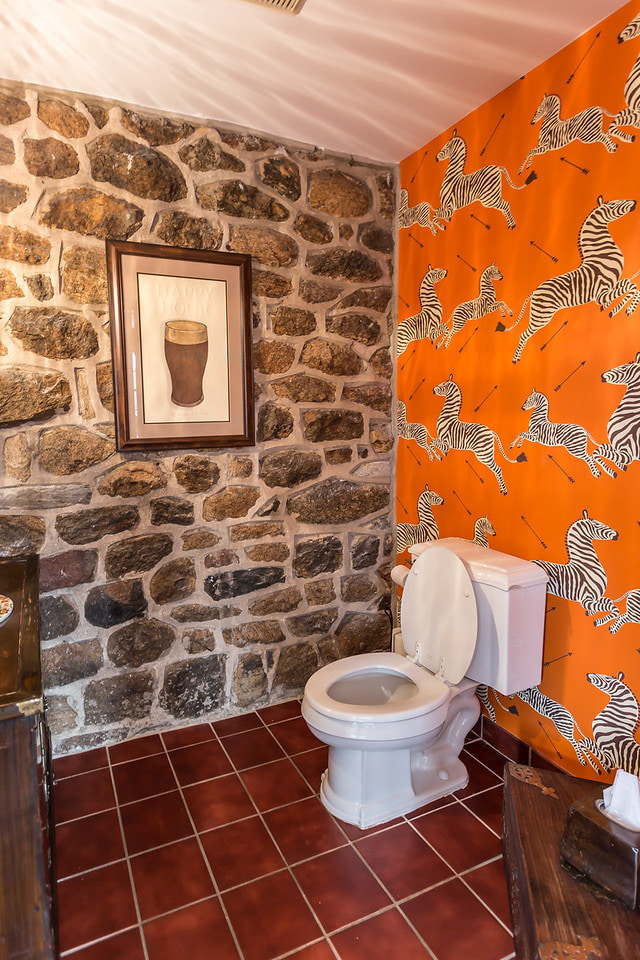 Bright orange color on the wallpaper Bright orange color on the wallpaper