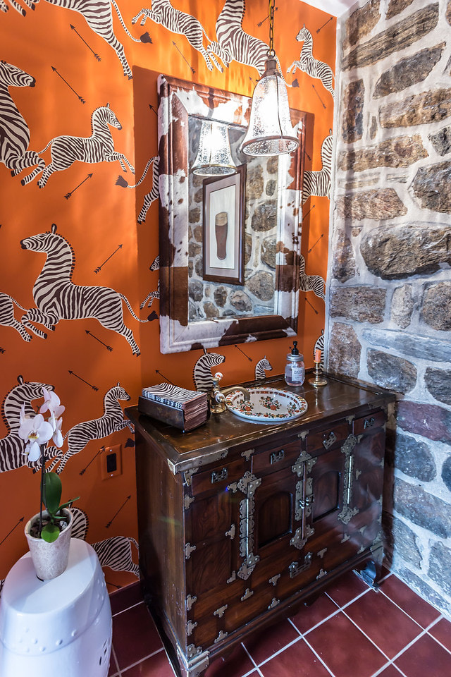 Bright orange color on the wallpaper Bright orange color on the wallpaper