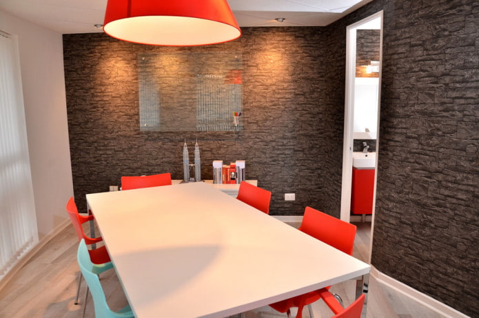 wallpaper in the dining room