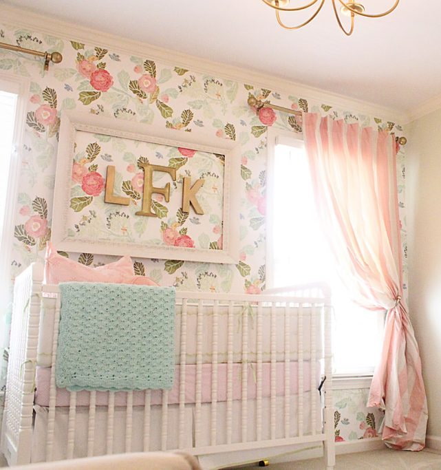 wallpaper with a floral pattern in the bedroom for a girl wallpaper with a floral pattern in the bedroom for a girl