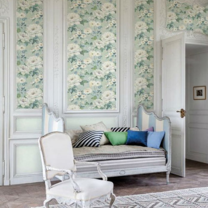 floral wallpaper in a classic interior floral wallpaper in a classic interior