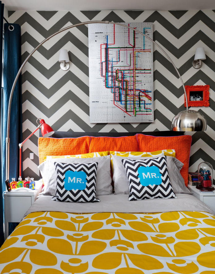 wallpaper with zigzag print in the interior