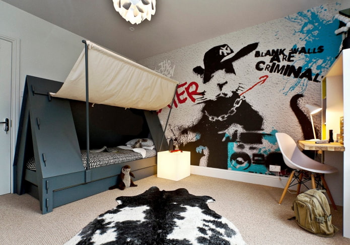 graffiti wallpaper in boy's room