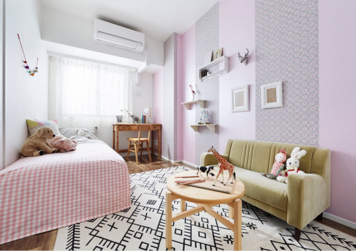 combination of wallpaper in the interior of the nursery