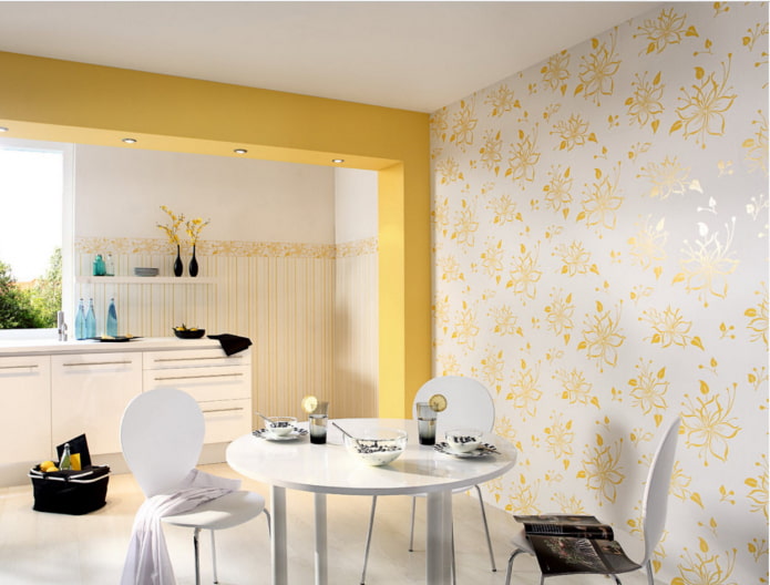 combined wallpaper in the interior of the kitchen
