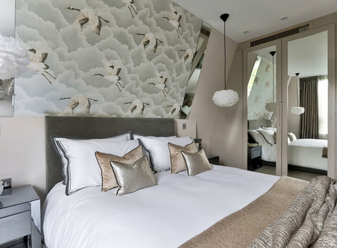 Combining bird and plain wallpaper Combine wallpaper with birds and solid color wallpaper