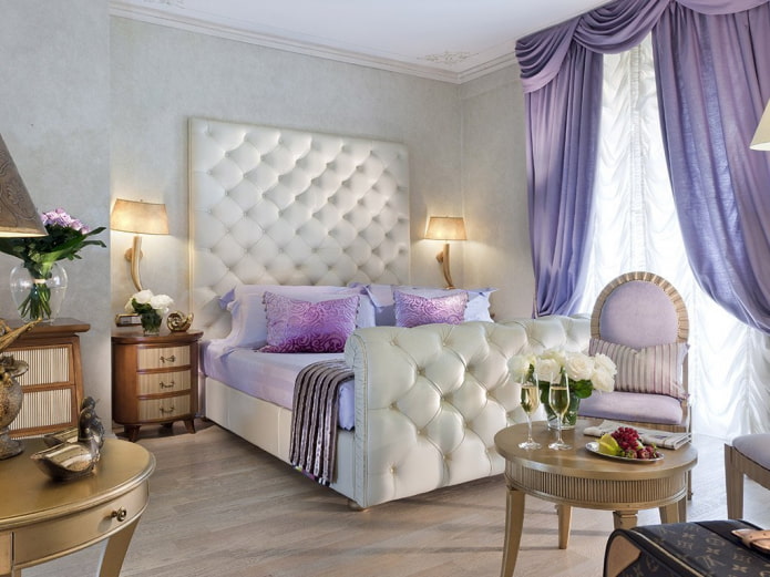 lambrequins lilac in the interior