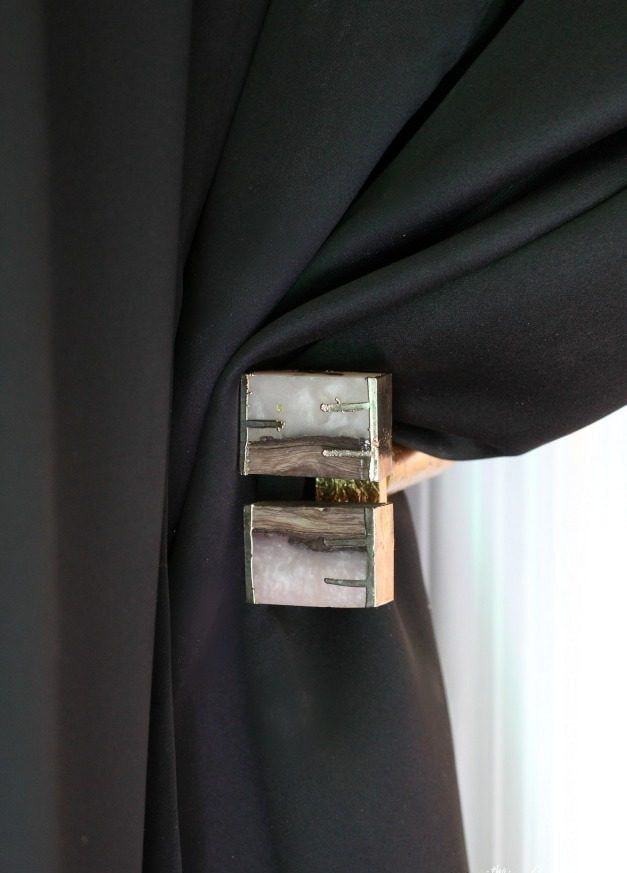 Curtain holder Curtain holder