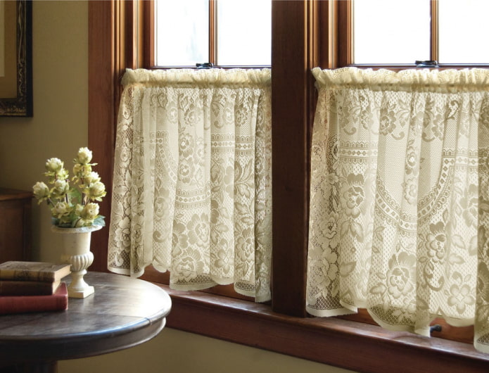 curtains with openwork patterns