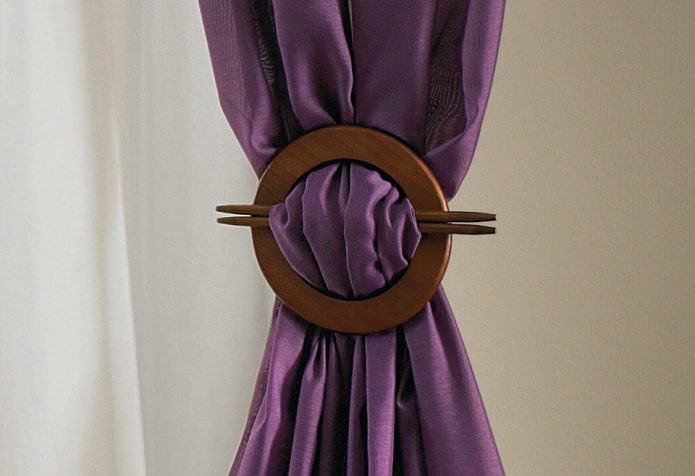 ring-shaped curtain holder