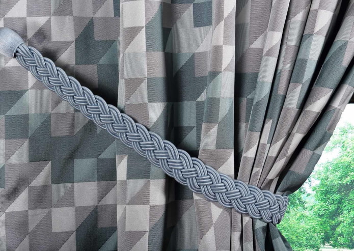 curtain with a pull-back in the form of a pigtail