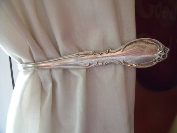 decorative pickup in the form of a spoon