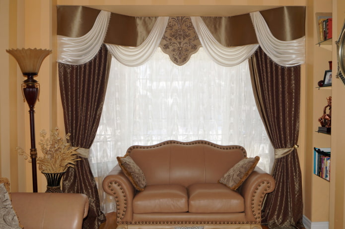 lambrequin on the central window