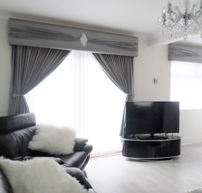 hard lambrequin with decor